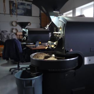 Dnes pre Vás pražime aj kávu z Číny! ➡️ Už ste ochutnali naše nové naturálne kávy z Etiópie? Aj tie pražíme #lovelyday...