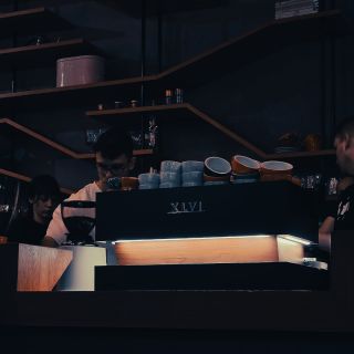 Nádherná novinka z talianskej dielne XLVI ➡️ XLVI STEAMHAMMER X Nie je to len kávovar, je to Coffee Machine, je to kus...